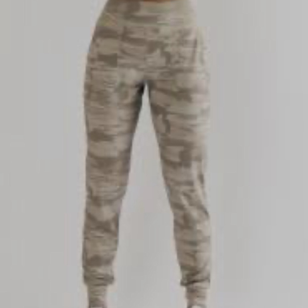 Alphalete Surface Expanse Jogger - Desert Canvas Camo.